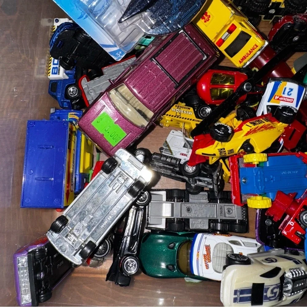 Lot Of Over 30 Small Cars Mix Of Hot Wheels Cars & More Some Are Vintage